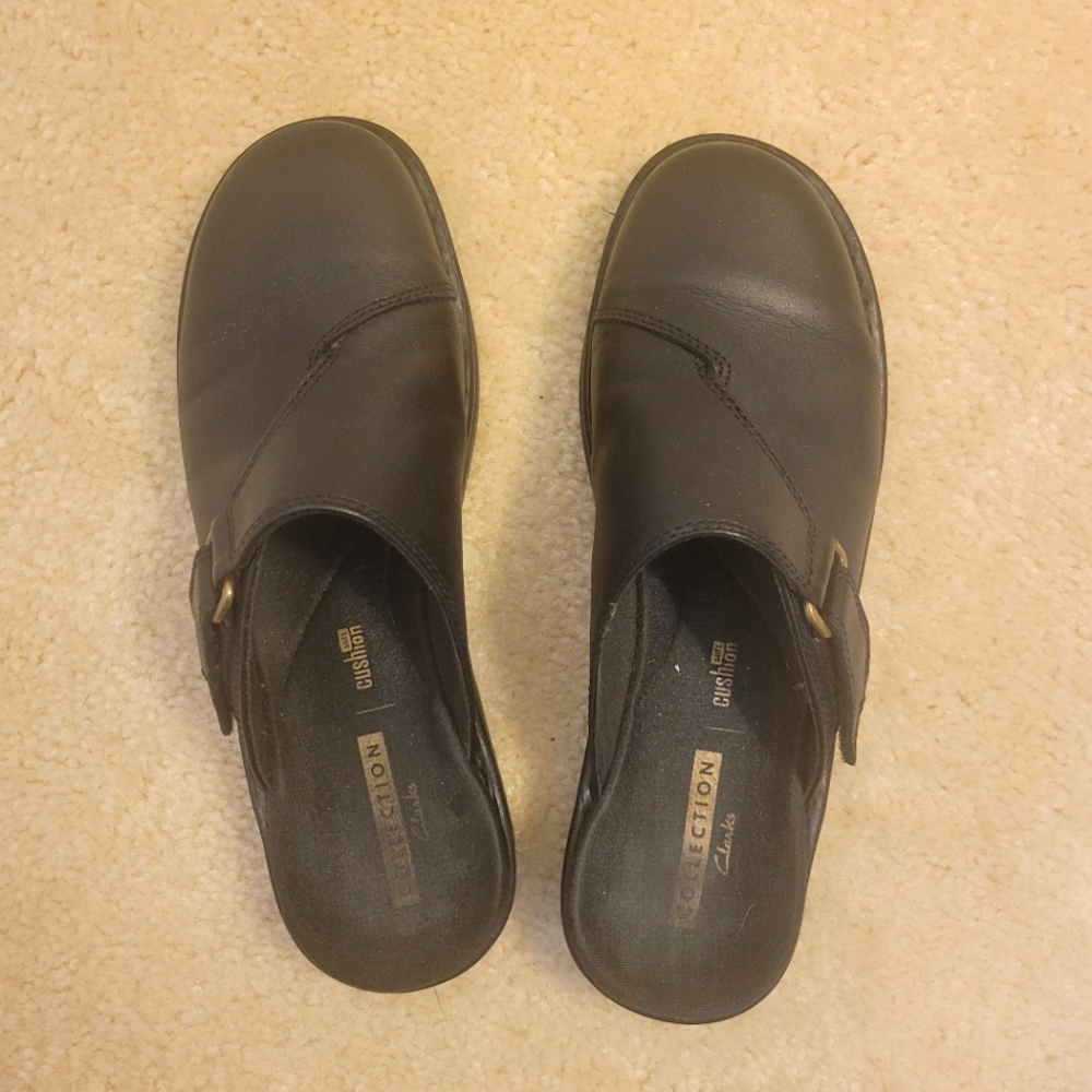 Clarks black clogs size 8